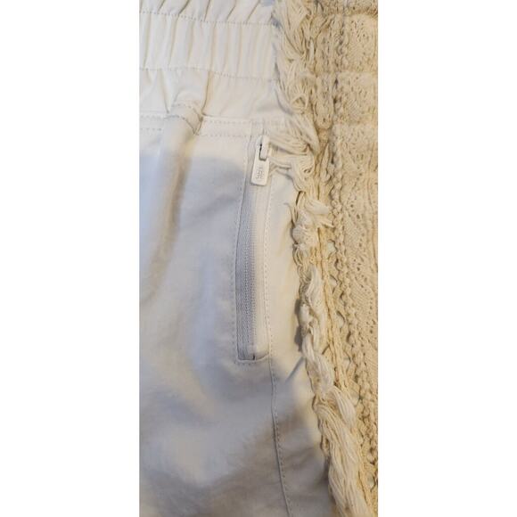 Free People Movement Solstice Shorts Size M‎ Ivory Crochet Trim Fringe Lined - Picture 4 of 11